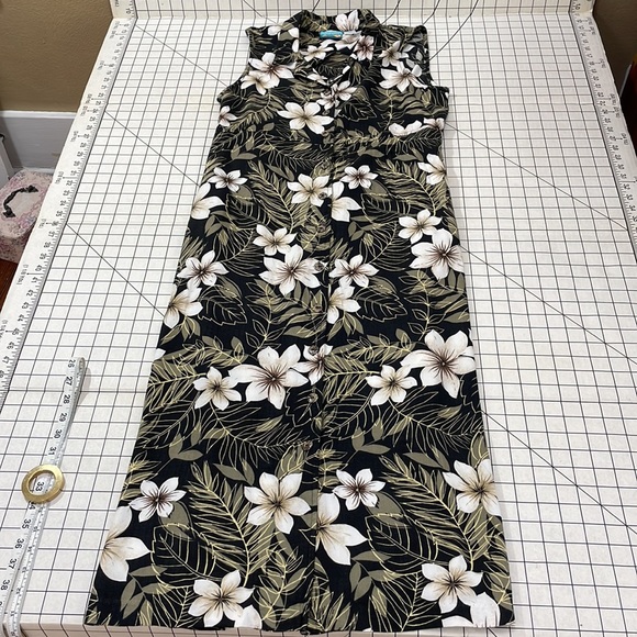 Bahama Beach long sleeveless dress, button front, v-neck, waist ties in the back - Picture 5 of 12